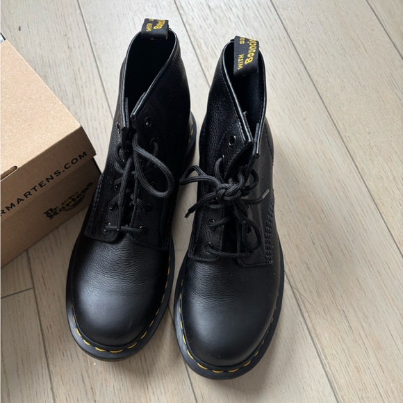 Dr Martens Virginia Leather 101 worn twice only - Picture 4 of 5